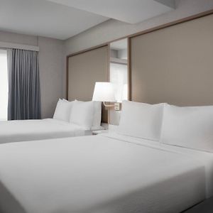 Camera con letto queen size