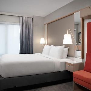 Camera deluxe con letto king size d'angolo